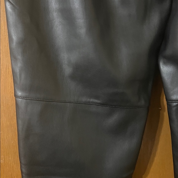 bebe Black Ankle Cropped Pants - Picture 3 of 12